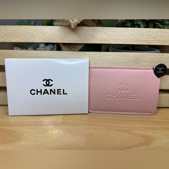 Chanel GWP Light Pink Mirror with card case - Picture 3 of 5